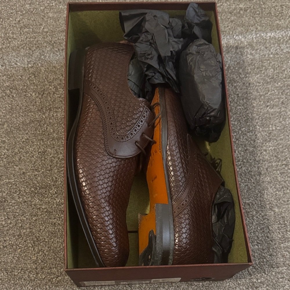 Mezlan Brown Leather Oxfords with Broguing